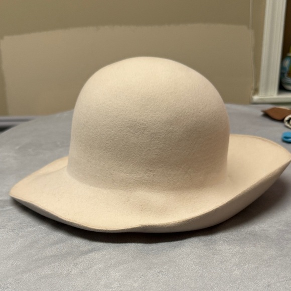 Elegant Adolfo II Cream Women's Hat - Picture 4 of 5